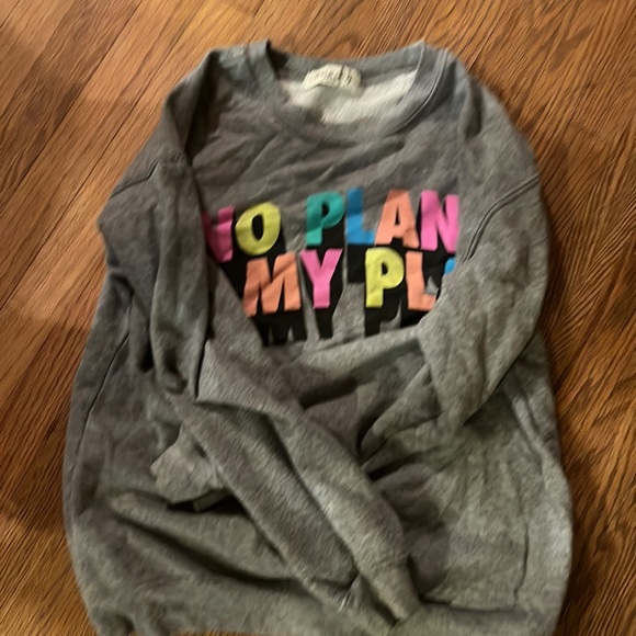 Cute sweatshirt from a local boutique - Picture 3 of 4